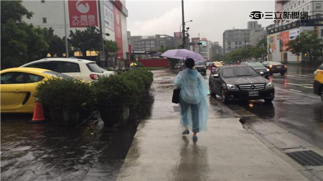 傘別忘了！台中市、中部以北大雨特報