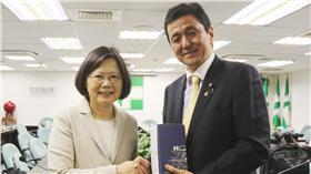 蔡英文、岸信夫（圖／民進黨提供）