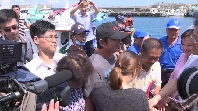 東聖吉號返航琉球　歷劫船長抱母痛哭