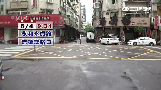 機車擦撞小黃　連人帶車飛撞老婦