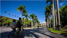 台灣大學
https://www.facebook.com/iloventu/photos/pb.208450679333899.-2207520000.1462494318./523840987794865/?type=3&theater