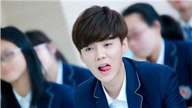 鹿晗 圖/翻攝自我去上學啦微博