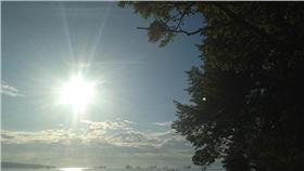 太陽▲圖／攝影者PROKyle Pearce, flickr CC License
https://www.flickr.com/photos/keepitsurreal/10107127513/in/photolist-gp8ETc-5zHyWn-npoa5y-dGHLN8-gYnFf1-boV4Zt-fcT9jW-fD9v7m-dNabXd-fj7rkp-65k6NM-jyRs-59uJ72-5TmU9o-6gqm6y-fpVW22-eXUJc5-3qyvZC-33iGKK-nwohp-d2kVxq-6UT1jQ-7U7JVa-7JxgPn-5tWyey-wwyFn-9F4M44-7jkV63-pJzvFP-78q1dJ-4XULB4-4TMqep-3RiK-dgRX26-bzgTrB-79UnFq-fEoixG-374PM-v3JRnJ-noUZDE-3fCPkM-422Ca-qVZSAr-49392U-guQdY-7w67Wu-6pRZbG-bCH9kb-o881zx-6qmGbN