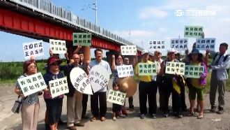 鋪水泥、橘紅漆　民眾泣潮州舊鐵橋毀