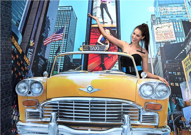 名模Akemi性感出席媚比琳彩妝活動。（記者邱榮吉/攝影）