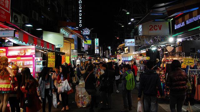 夜市冠上文創　膝關節：會比較高級？