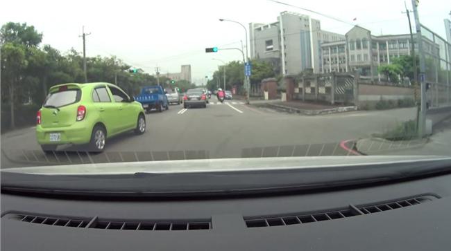 發病釀6車追撞！癲癇病患其實禁考照