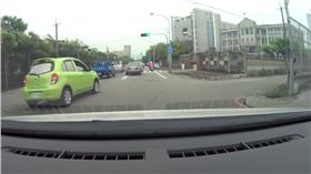 檢舉,交通,違規,罰單,行車紀錄器,惡意行為,超車,龜速
Lin cc YouTube https://www.youtube.com/watch?v=nx1EJDNuhfg