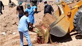 伊斯蘭國IS統治境內挖出50亂葬崗（圖／翻攝自推特）