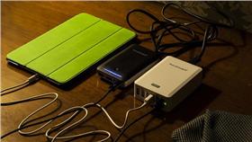 行動電源▲圖／攝影者César, flickr CC License 
https://www.flickr.com/photos/simbiosc/26785249226/