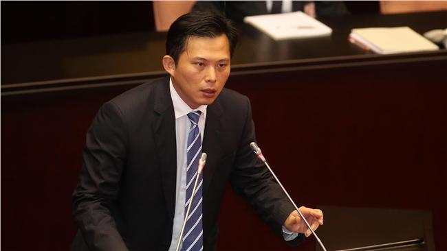 德翔油污　黃國昌盼官員：將心比心