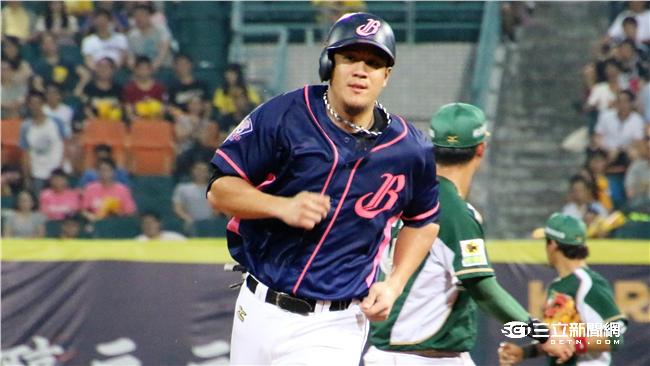 全壘打滿天飛　中信3重砲領球隊大勝