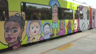 火車彩繪Q版觀音　表情特別引熱議