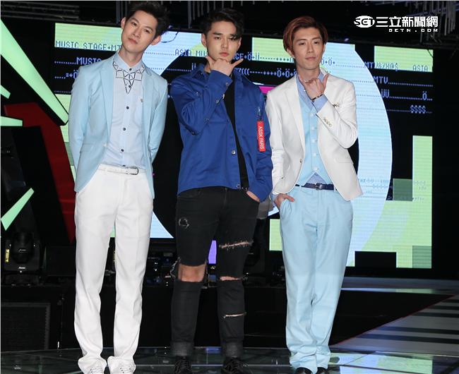 MTV「最強音」演唱會最強嘻哈之夜韓國新星DEAN會粉絲，廖允杰、夏和熙當主持人。（記者邱榮吉/攝影）