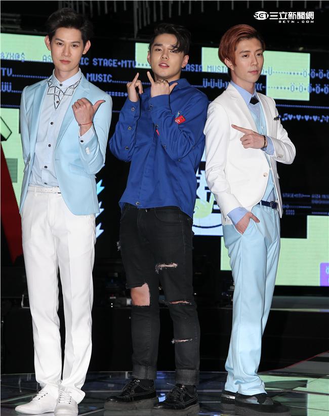 MTV「最強音」演唱會最強嘻哈之夜韓國新星DEAN會粉絲，廖允杰、夏和熙當主持人。（記者邱榮吉/攝影）