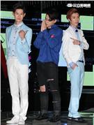 MTV「最強音」演唱會最強嘻哈之夜韓國新星DEAN會粉絲，廖允杰、夏和熙當主持人。（記者邱榮吉/攝影）