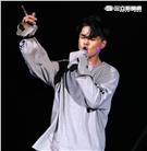 MTV「最強音」演唱會最強嘻哈之夜，韓國新星DEAN表演精彩歌曲。（記者邱榮吉/攝影）