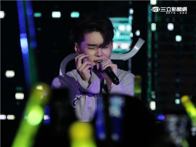 MTV「最強音」演唱會最強嘻哈之夜，韓國新星DEAN表演精彩歌曲。（記者邱榮吉/攝影）