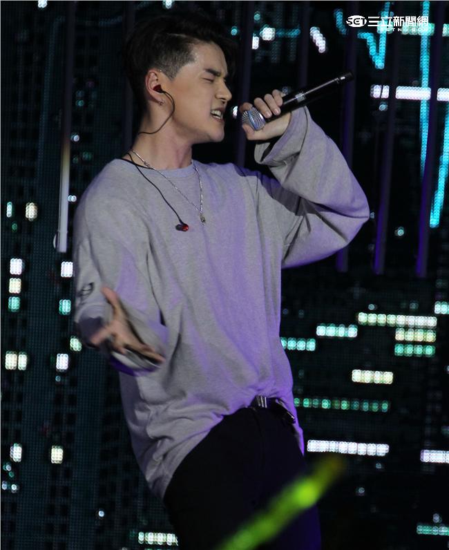 MTV「最強音」演唱會最強嘻哈之夜，韓國新星DEAN表演精彩歌曲。（記者邱榮吉/攝影）