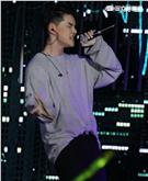 MTV「最強音」演唱會最強嘻哈之夜，韓國新星DEAN表演精彩歌曲。（記者邱榮吉/攝影）