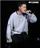 MTV「最強音」演唱會最強嘻哈之夜，韓國新星DEAN表演精彩歌曲。（記者邱榮吉/攝影）