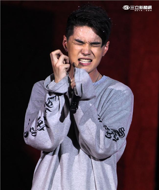 MTV「最強音」演唱會最強嘻哈之夜，韓國新星DEAN表演精彩歌曲。（記者邱榮吉/攝影）