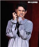 MTV「最強音」演唱會最強嘻哈之夜，韓國新星DEAN表演精彩歌曲。（記者邱榮吉/攝影）