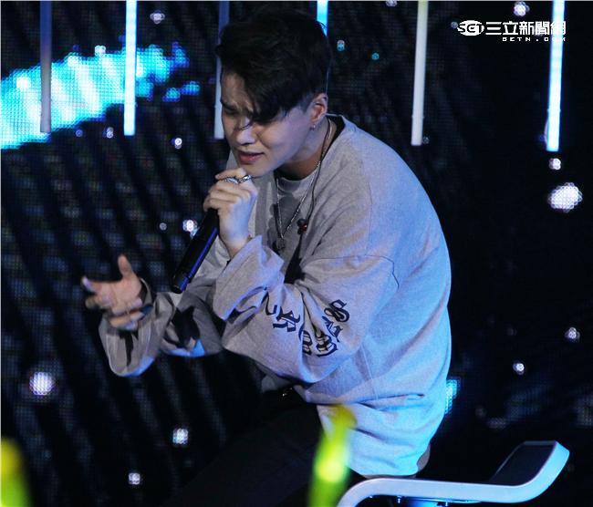 MTV「最強音」演唱會最強嘻哈之夜，韓國新星DEAN表演精彩歌曲。（記者邱榮吉/攝影）