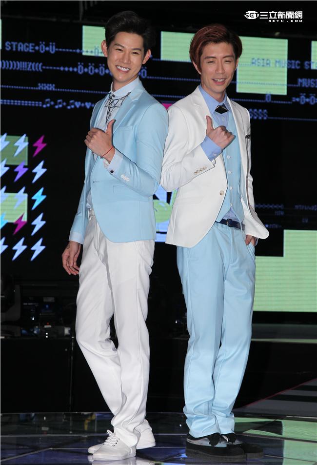 MTV「最強音」演唱會最強嘻哈之夜主持人廖允杰、夏和熙。（記者邱榮吉/攝影）