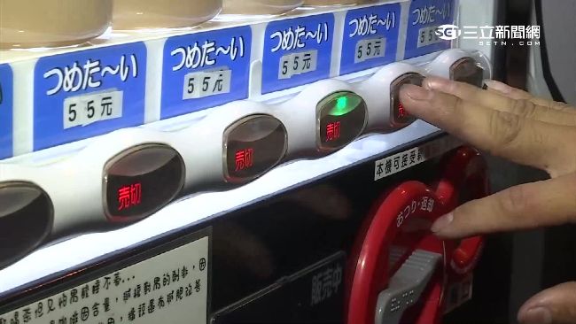 檢疫男下樓投幣買飲料　3分鐘代價慘