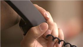 電話,講電話▲圖／攝影者Martin Cathrae, flickr CC License
https://www.flickr.com/photos/suckamc/11059685/