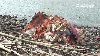 法船停靠東石引恐慌　媽祖指示火化