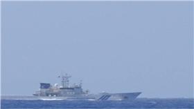 JD
沖之鳥礁護漁 台日無衝突（2）
海巡署8日表示，前往沖之鳥礁護漁艦艇拍到日本海上
保安廳的久高號。據了解，1000噸級久高號是大型救難
強化型巡視船，艦上配有單管機砲與6管旋轉機砲，並
具備直昇機起降甲板。（海巡署提供）
中央社記者劉建邦傳真 105年5月8日