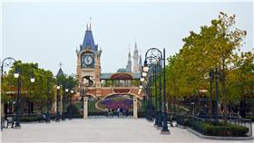 EM
上海迪士尼樂園5/7試營運首日
上海迪士尼樂園7日開始試營運，只向員工和受邀者開
放，園區仍顯空蕩。
中央社記者張淑伶上海攝　105年5月7日