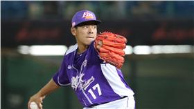 LD
義大勝桃猿　張耿豪勝投
中華職棒7日在桃園球場進行Lamigo桃猿與義大犀牛的
賽事，義大最終以5比4擊敗桃猿，中繼登板的義大張耿
豪（圖）無失分拿下勝投。
中央社記者張新偉攝 105年5月7日