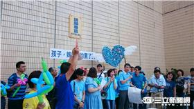 流淚的母親…9成成人自閉症者被迫窩家中