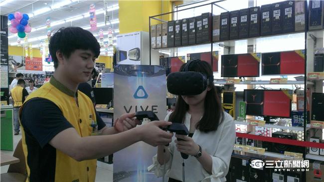 導入VR虛擬實境　喝咖啡就到燦坤