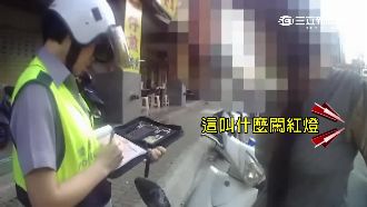 不滿遭開單　女騎士竟對男警襲胸