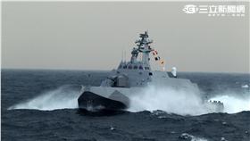沱江艦是國內首艘匿蹤飛彈巡邏艦速度快、外形匿蹤，配有8枚雄二飛彈和8枚雄三飛彈，反艦火力超過一般300噸級的護衛艦，打擊火力強大，有助提升台灣在台海及南海海域的制海戰力，，預留停放反潛直升機的停放甲板，完整的組合而成綿密的攻擊火力網。（記者邱榮吉/攝影）
