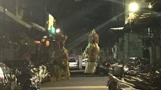 女遭七爺八爺拖走！腦漿流出…狠瞪她
