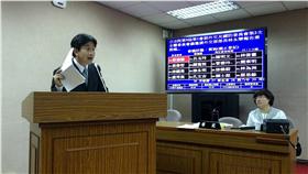 CD
議員轉戰立委 強度挑戰大不同
第9屆立委中，有不少人來自地方議員轉戰中央，對於
議會與立法院的差距，民進黨立委蔡適應說，立院強度
遠高於議會。
（蔡適應辦公室提供）
中央社記者蘇龍麒傳真  105年5月8日