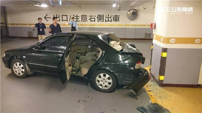想學馮迪索過彎　下一秒車尾全撞爛