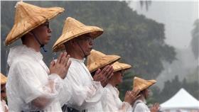 TD
對流雲系旺盛 台北強降雨
中央氣象局8日下午發布即時天氣訊息表示，午後對流
雲系發展旺盛，提醒民眾小心雷擊與強降雨。台北地區
下起滂沱大雨。
中央社記者鄭傑文攝　105年5月8日