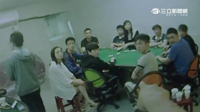撞臉少女時代　正妹荷官成賭場吸客機