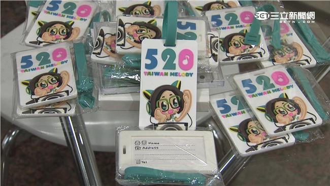 小英專輯登冠軍　520加碼送Q吊牌