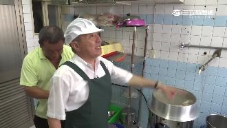 蔡啟芳變身廚師　開店自嘲「做嘜固」