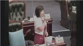 ▲國民黨議員徐雪玉高唱《心頭肉》（圖／翻攝自YouTube）