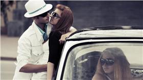 ▲怎樣算「劈腿」？男女定義原來大不同！（圖／Pollster波仕特線上市調網）