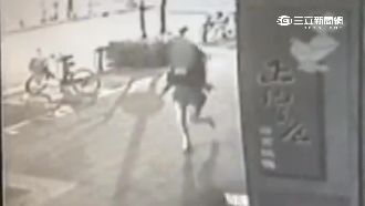 毆女友影像曝光！周柏臣步伐歪斜猛追