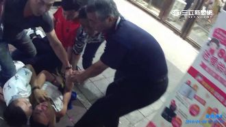夜市驚見「刀光」　民眾報警逮持刀男
